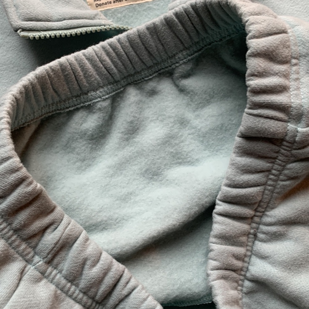 NWOT Cropped Sweatshirt - Picture 5 of 5